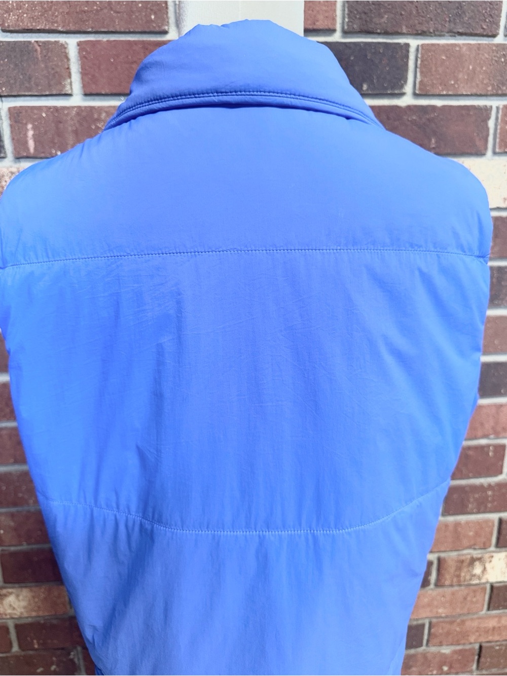Vuori Bright Iris Canyon Insulated Vest Size Medium - Picture 7 of 12